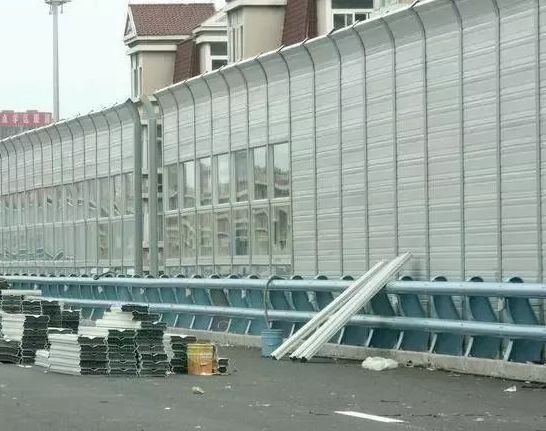 哈尔滨文昌高架、公滨路高架施工声屏障(图1)